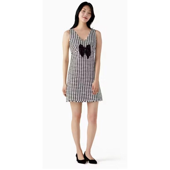 green emerald velvet dress 10 Last-Minute Holiday Dresses at Nordstrom and Amazon main image 1